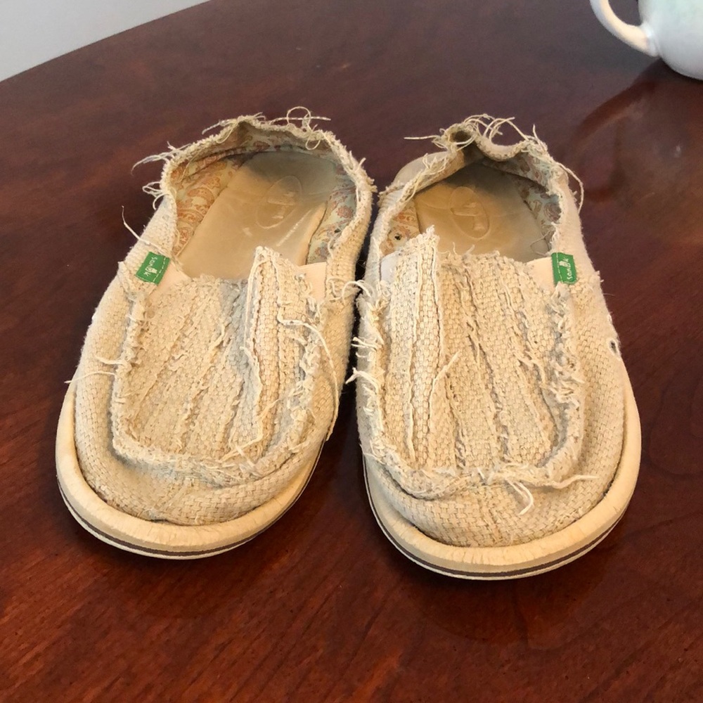 Tan Sanuks